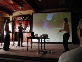 LugRadio 2006: Sarah Ewen hosts an Emacs vs Vi showdown! Sarah Ewen hosts an Emacs vs Vi showdown!